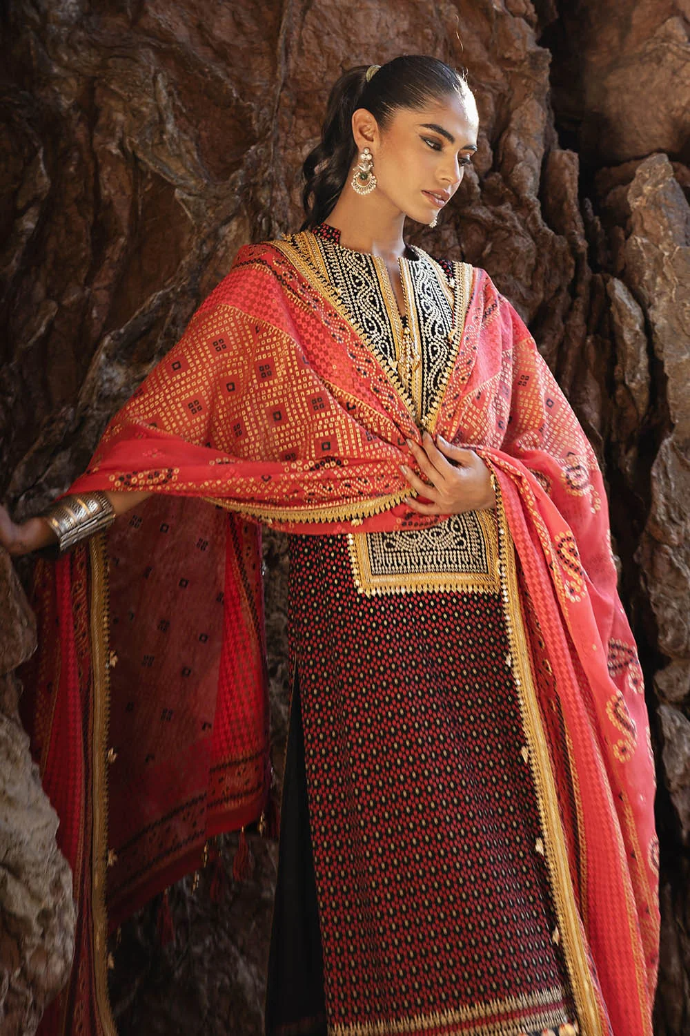 3 Piece Unstitched Embroidered Chiffon Suit with Gold Lacquer Embroidered Printed Chiffon Dupatta - Image 6