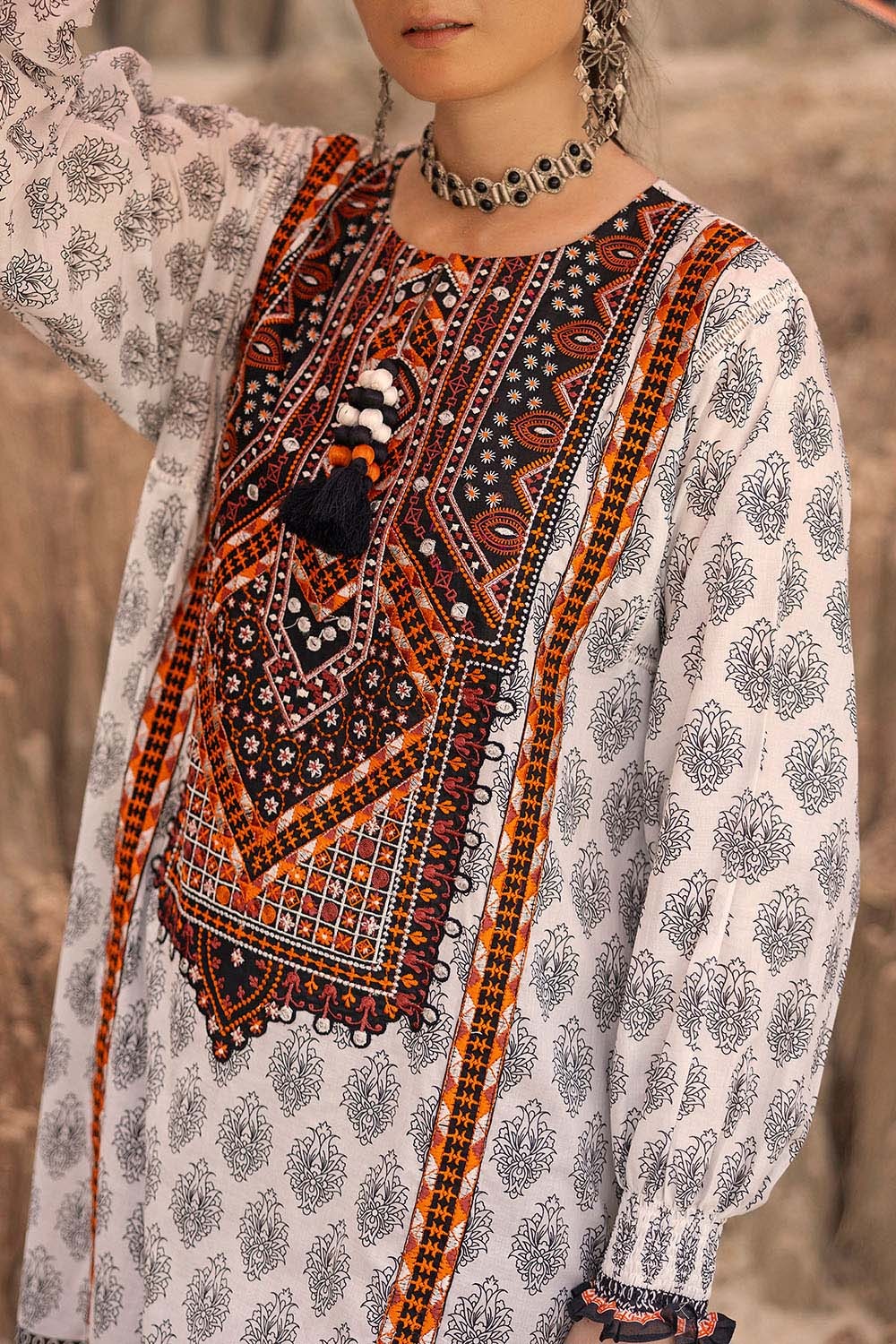 3 Piece Unstitched Printed Embroidered Lawn Suit - Image 5