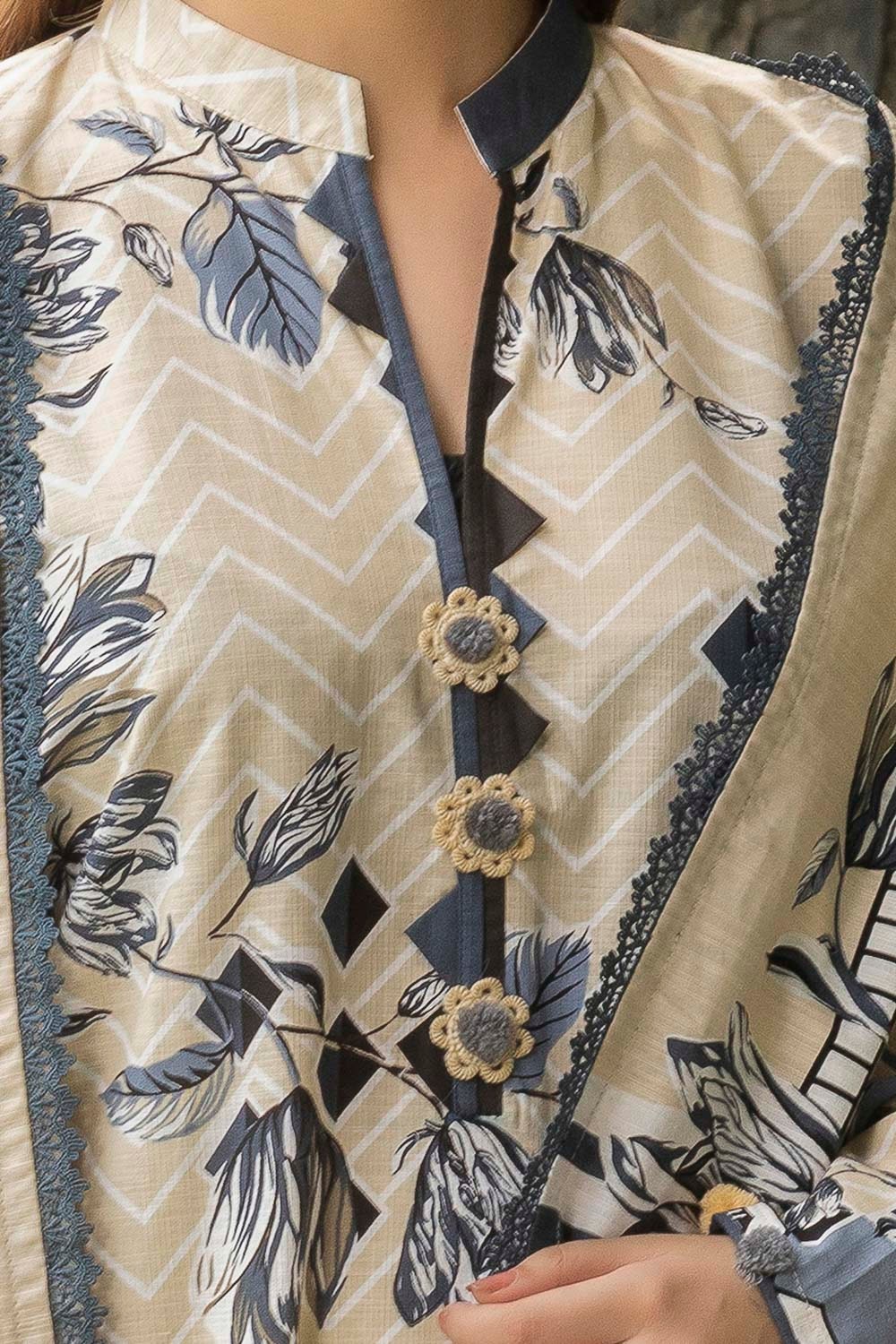3 Piece Unstitched Printed Khaddar Suit - Image 2