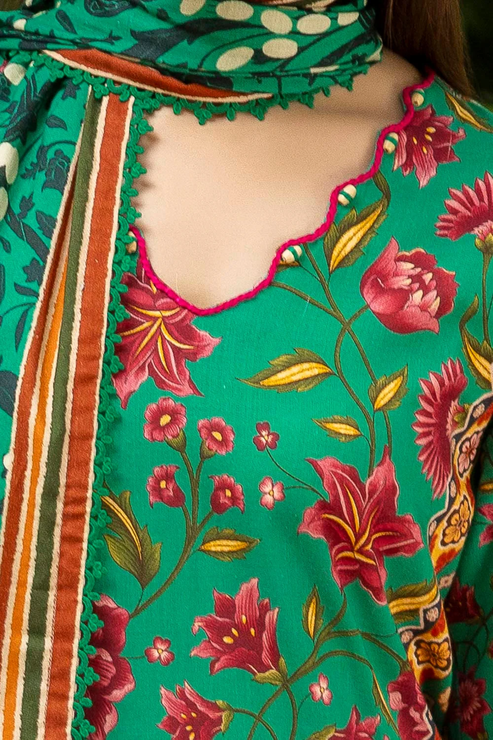 3 Piece Unstitched Printed Khaddar Suit - Image 2