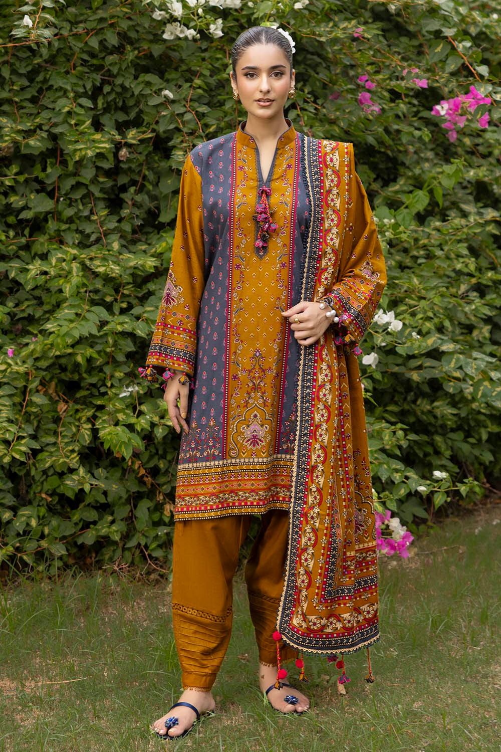 3 Piece Unstitched Printed Khaddar Suit - Image 4