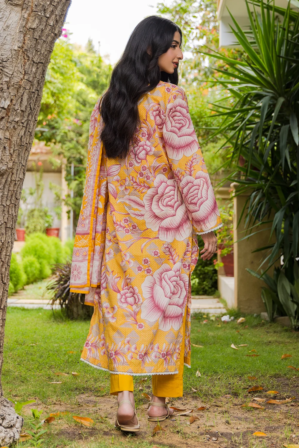 3 Piece Unstitched Printed Lawn Suit - Image 5