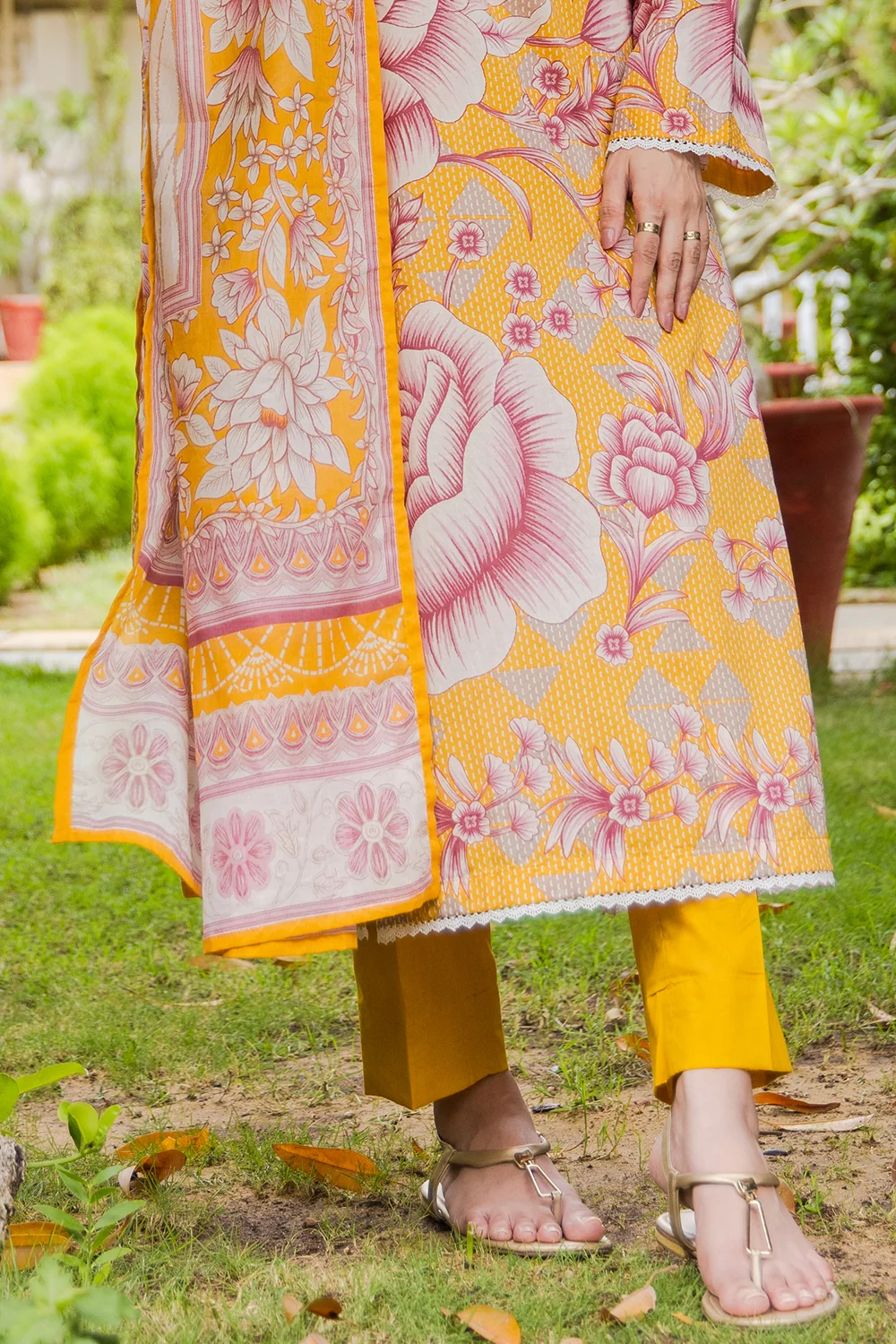 3 Piece Unstitched Printed Lawn Suit - Image 6