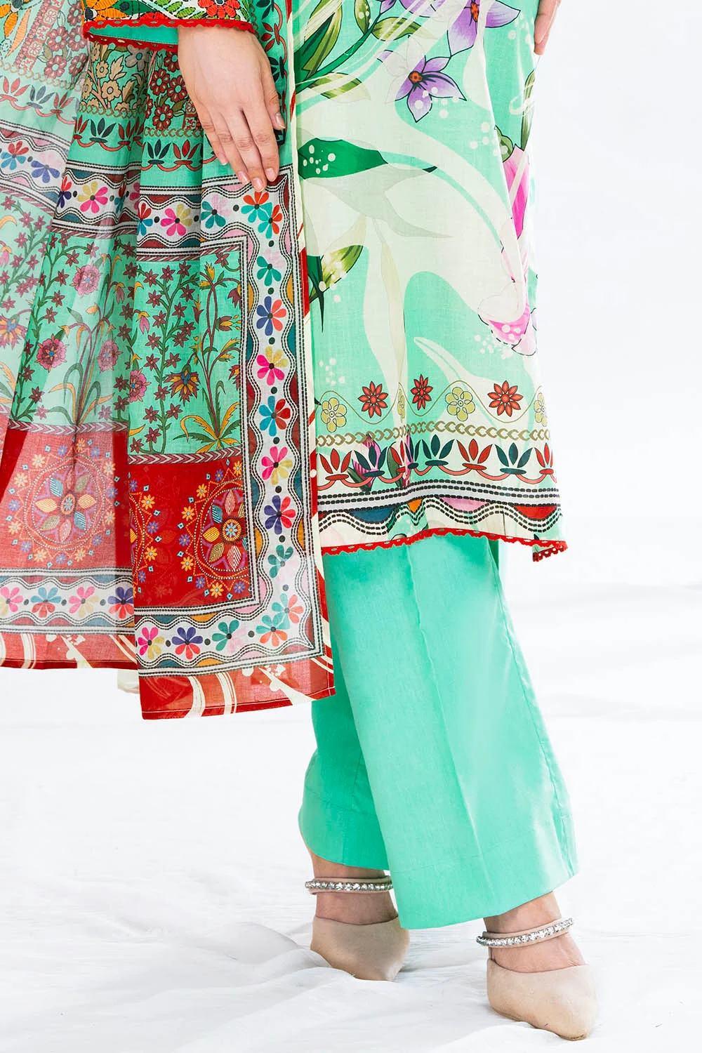 3 Piece Unstitched Printed Lawn Suit - Image 5