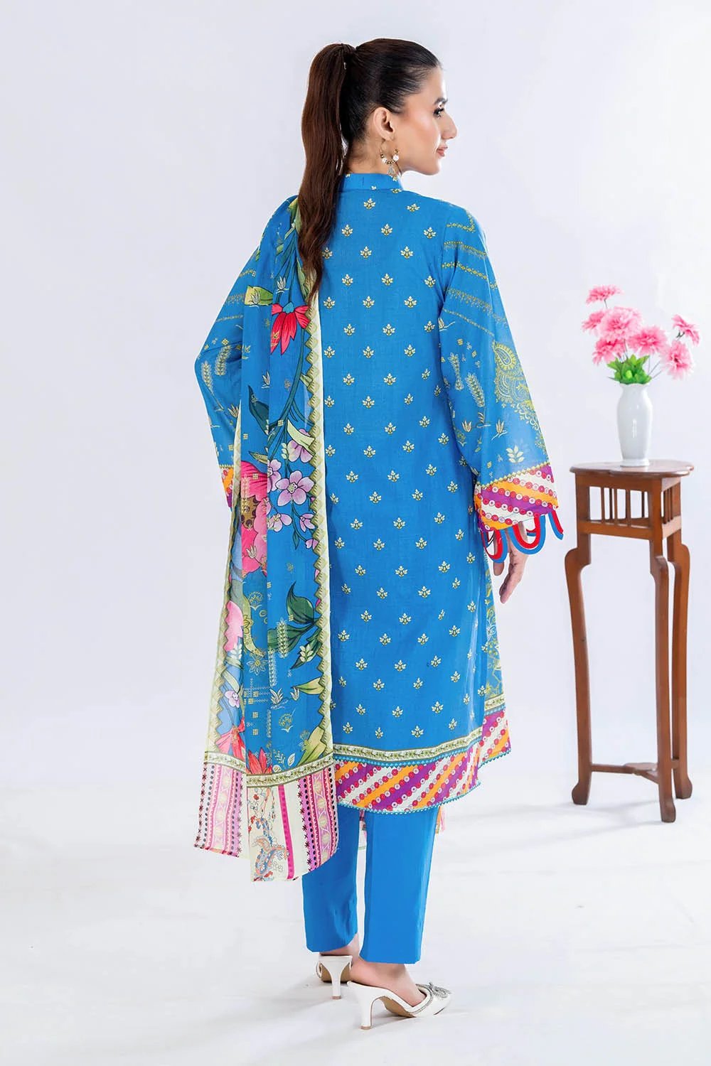 3 Piece Unstitched Printed Lawn Suit - Image 4