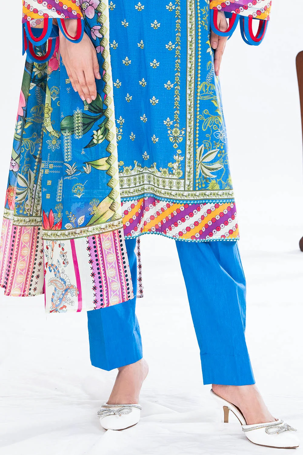 3 Piece Unstitched Printed Lawn Suit - Image 6