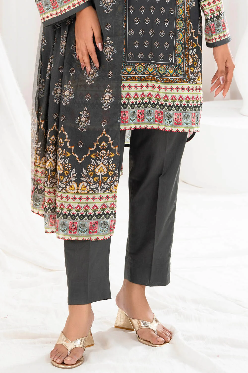 3 Piece Unstitched Printed Lawn Suit - Image 6