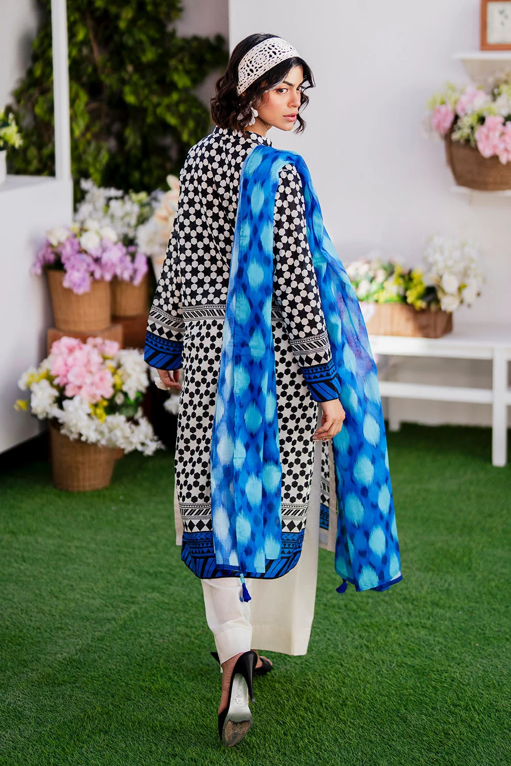 3 Piece Unstitched Printed Lawn Suit - Image 4