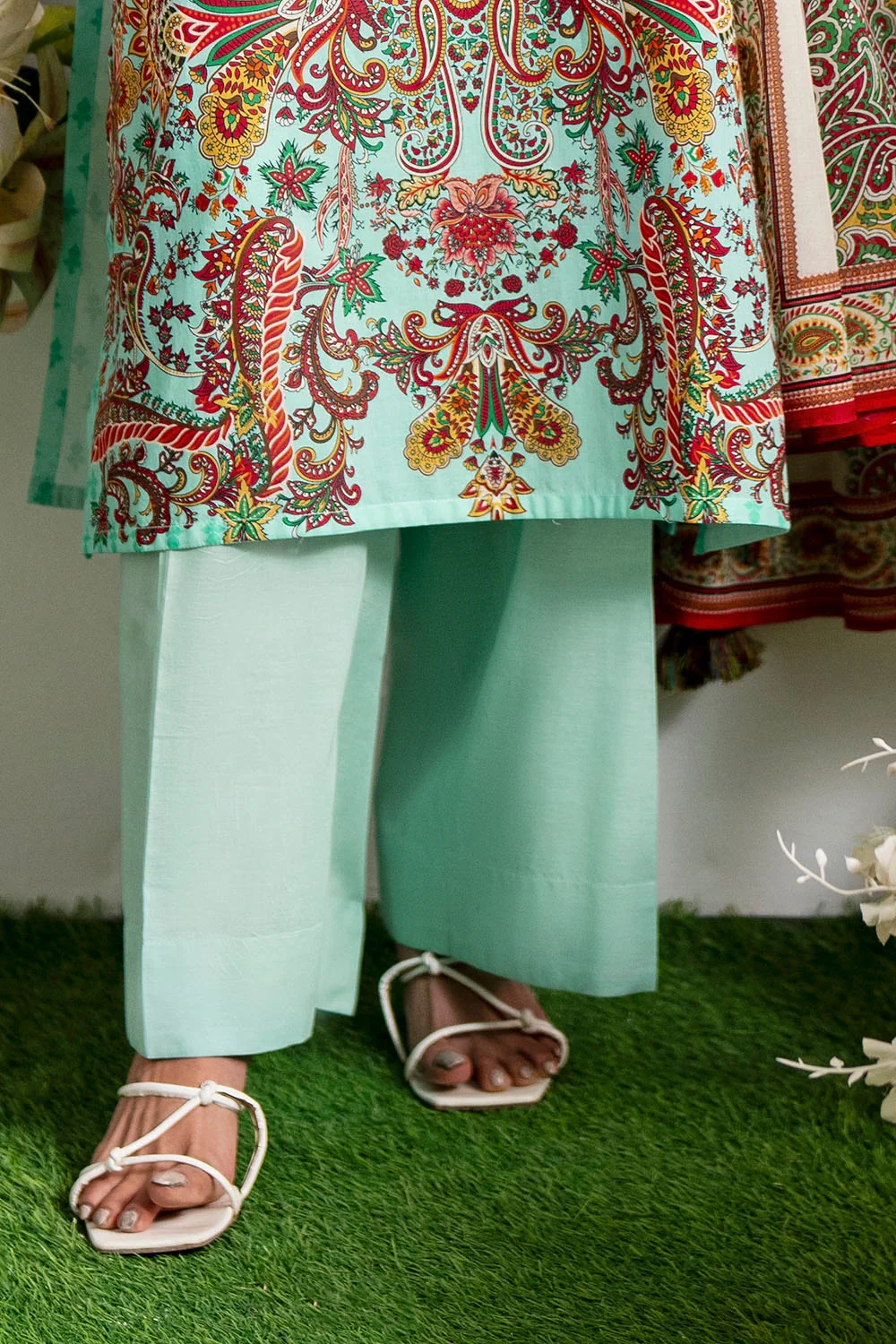 3 Piece Unstitched Printed Lawn Suit - Image 6