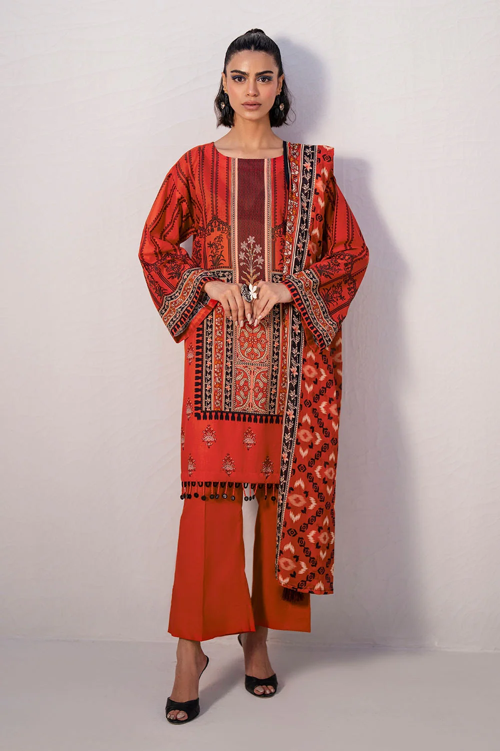 3 Piece Unstitched Printed Lawn Suit - Image 3
