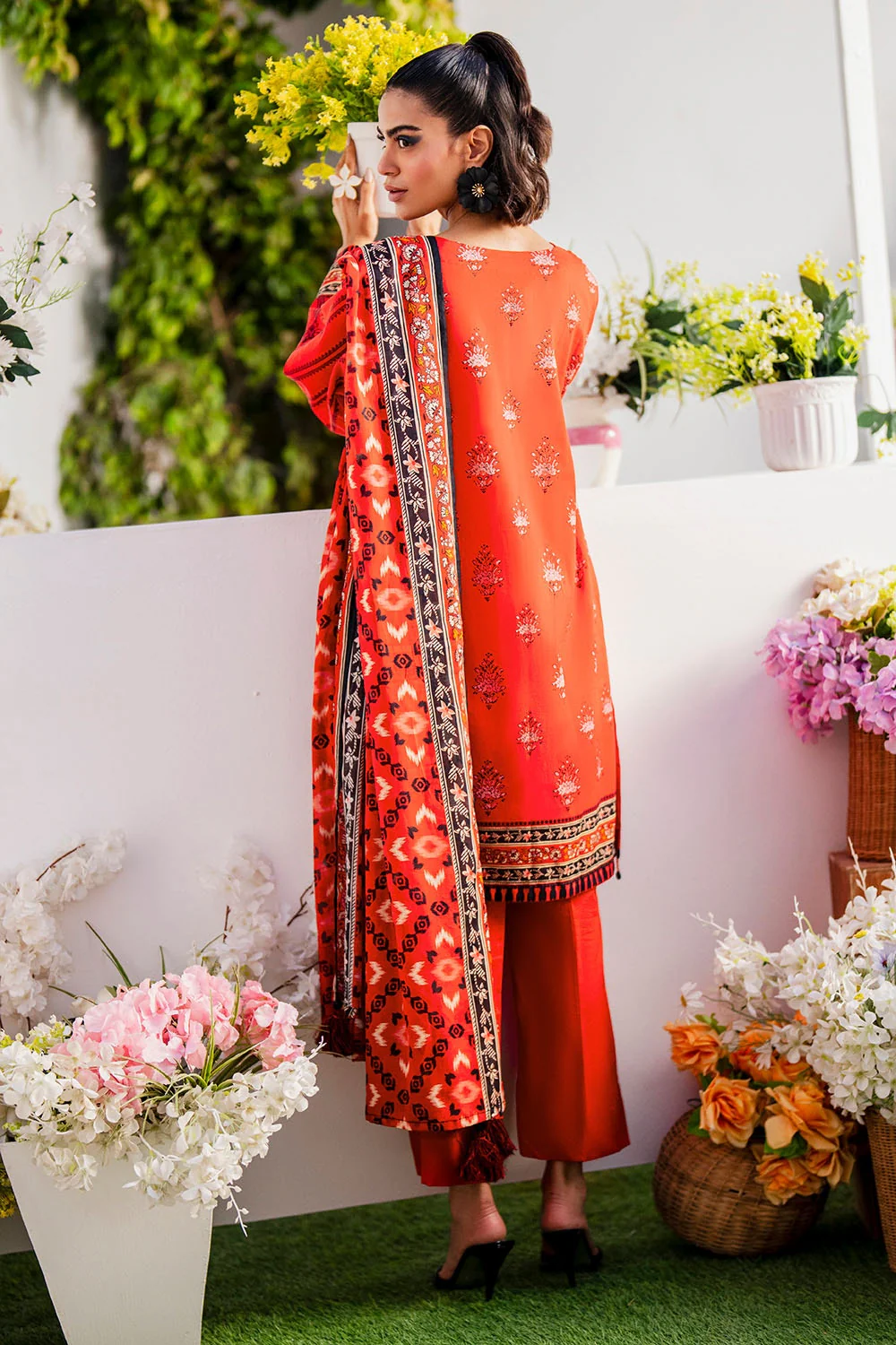 3 Piece Unstitched Printed Lawn Suit - Image 5
