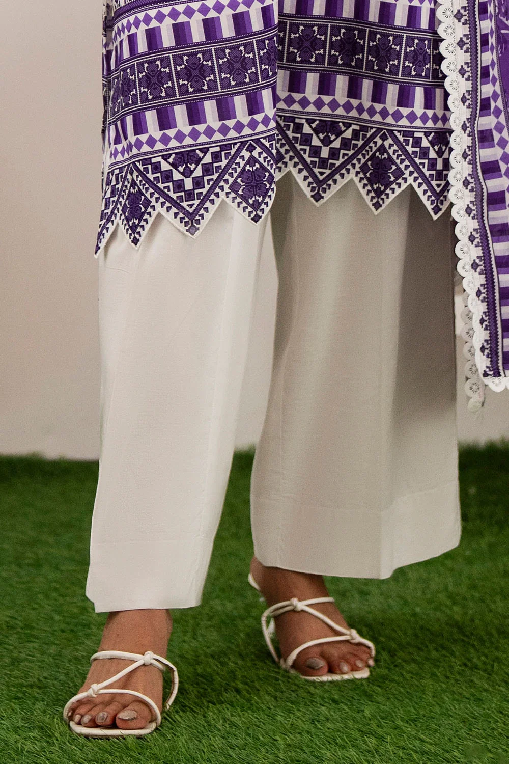 3 Piece Unstitched Printed Lawn Suit - Image 6