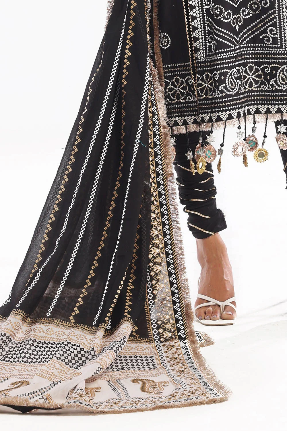 3 Piece Unstitched Zari Embroidered Lawn Suit with Gold Lacquer Printed Lawn Dupatta - Image 4