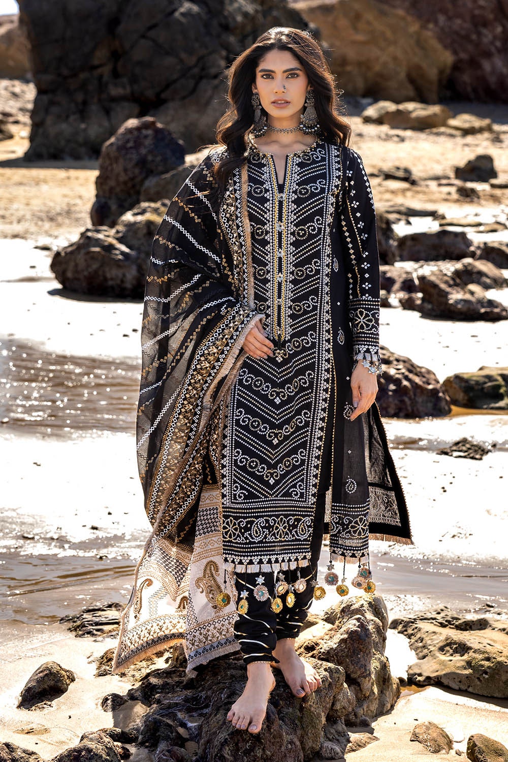 3 Piece Unstitched Zari Embroidered Lawn Suit with Gold Lacquer Printed Lawn Dupatta - Image 5