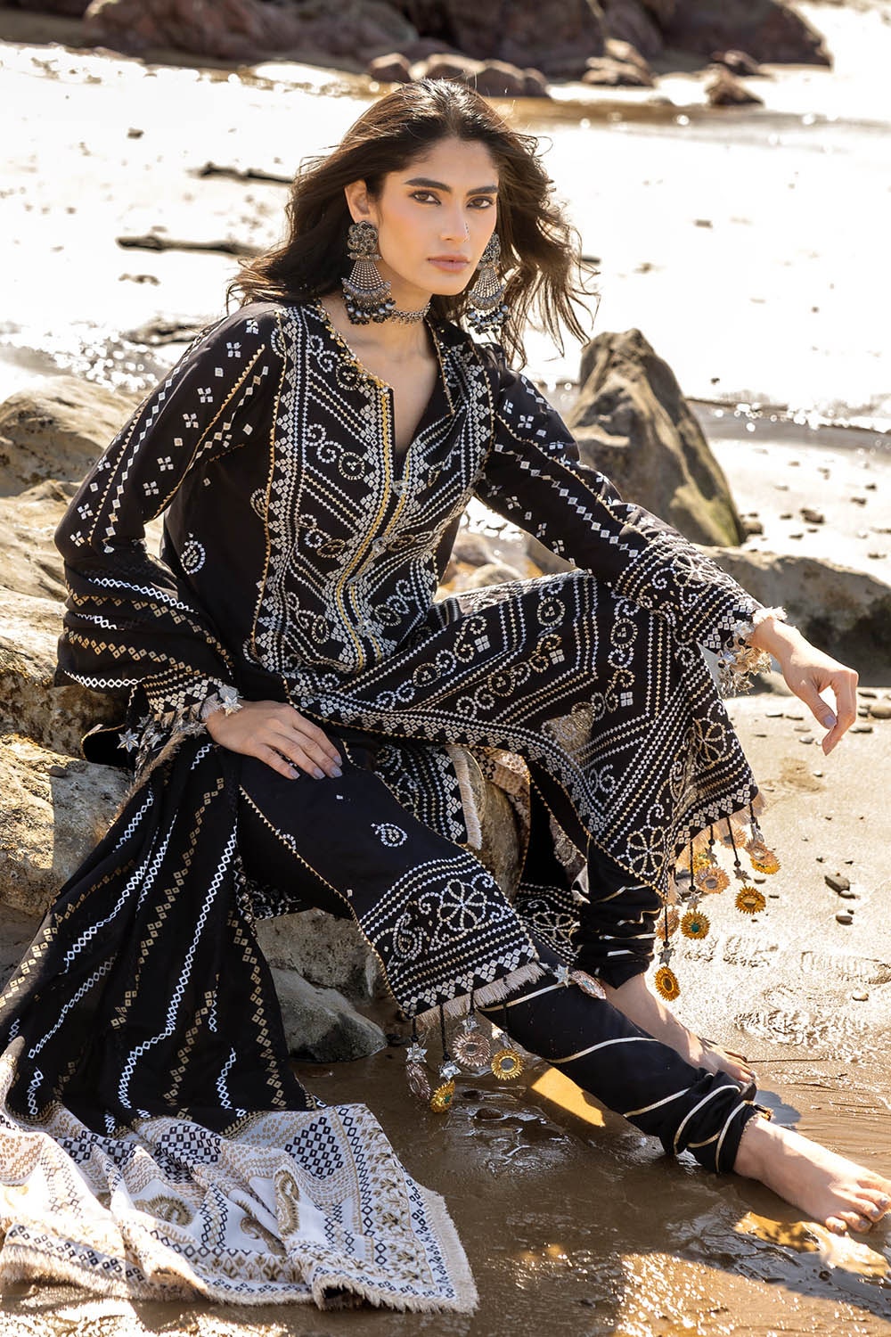 3 Piece Unstitched Zari Embroidered Lawn Suit with Gold Lacquer Printed Lawn Dupatta - Image 6
