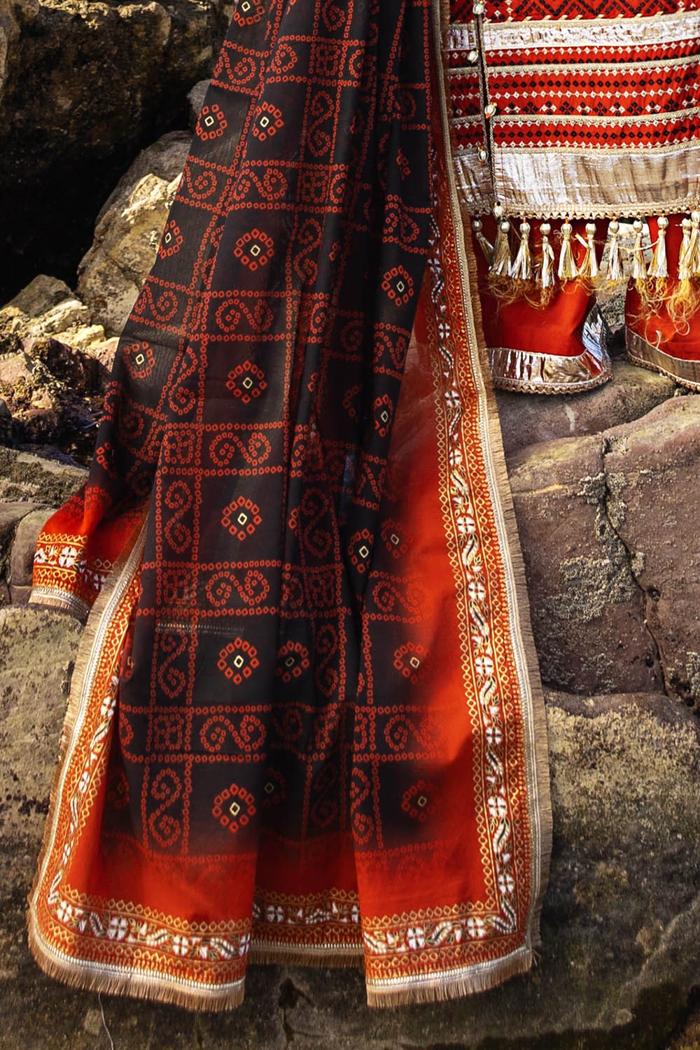 3 Piece Unstitched Zari Embroidered Lawn Suit with Gold Lacquer Printed Lawn Dupatta - Image 3