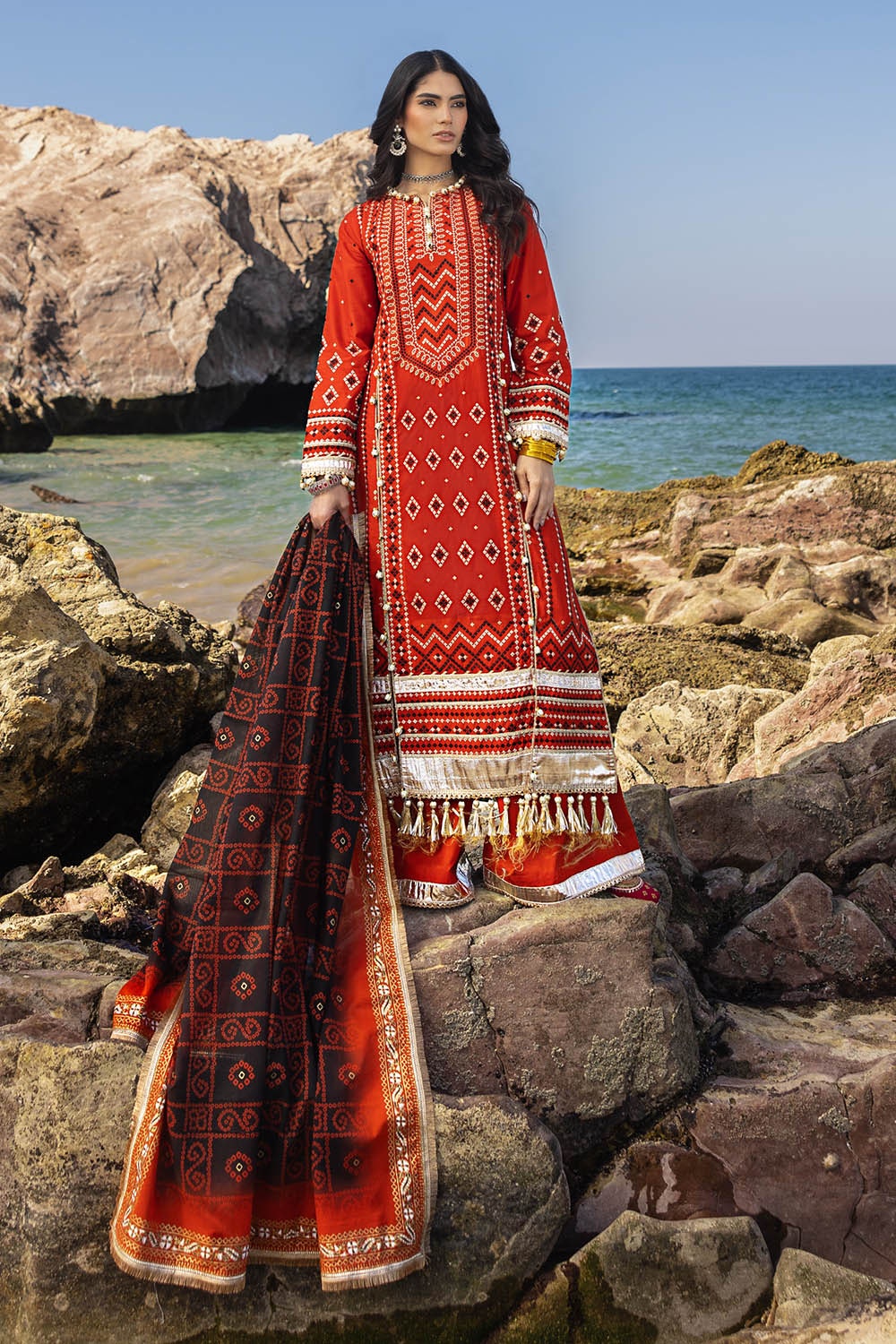 3 Piece Unstitched Zari Embroidered Lawn Suit with Gold Lacquer Printed Lawn Dupatta - Image 5