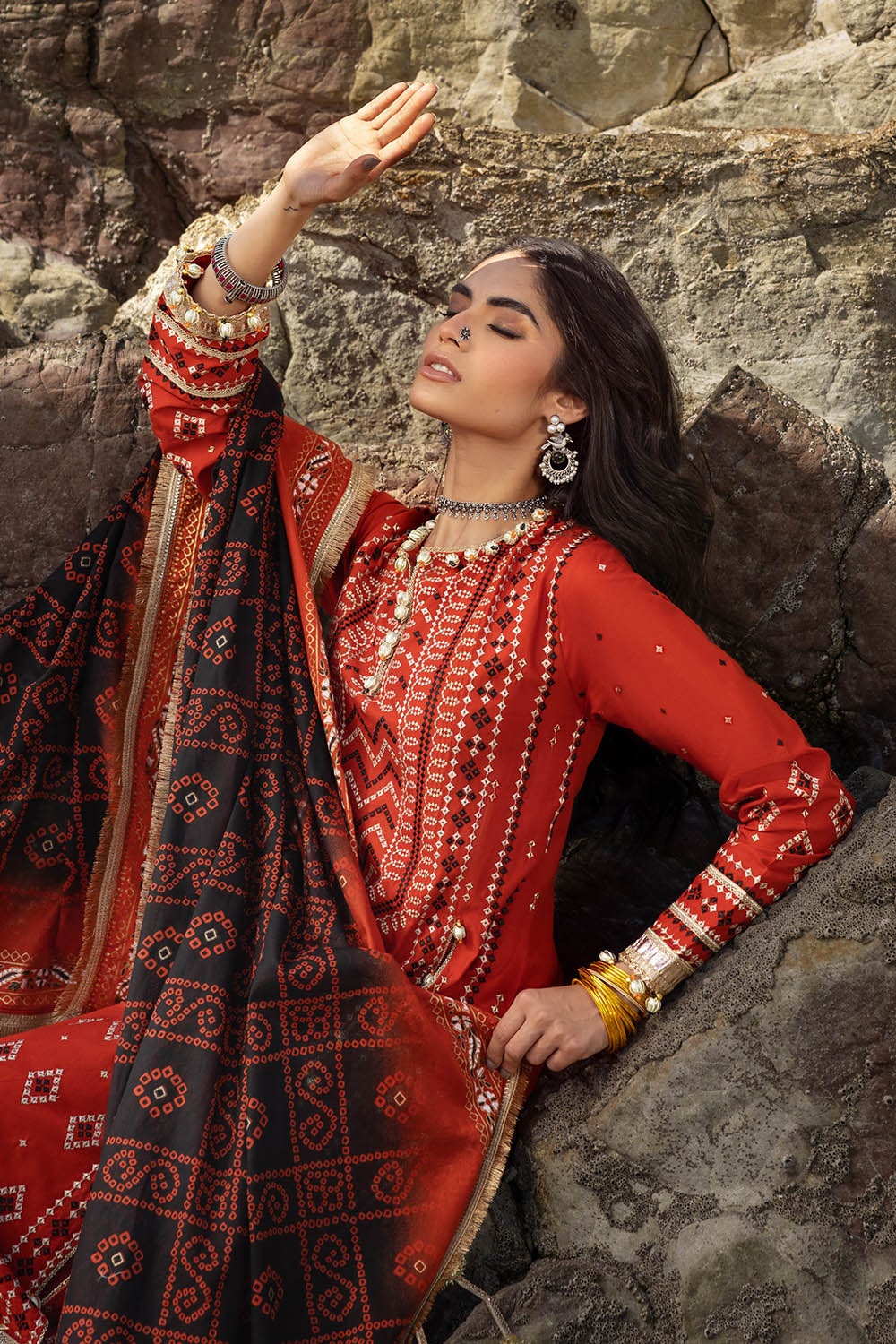3 Piece Unstitched Zari Embroidered Lawn Suit with Gold Lacquer Printed Lawn Dupatta - Image 6