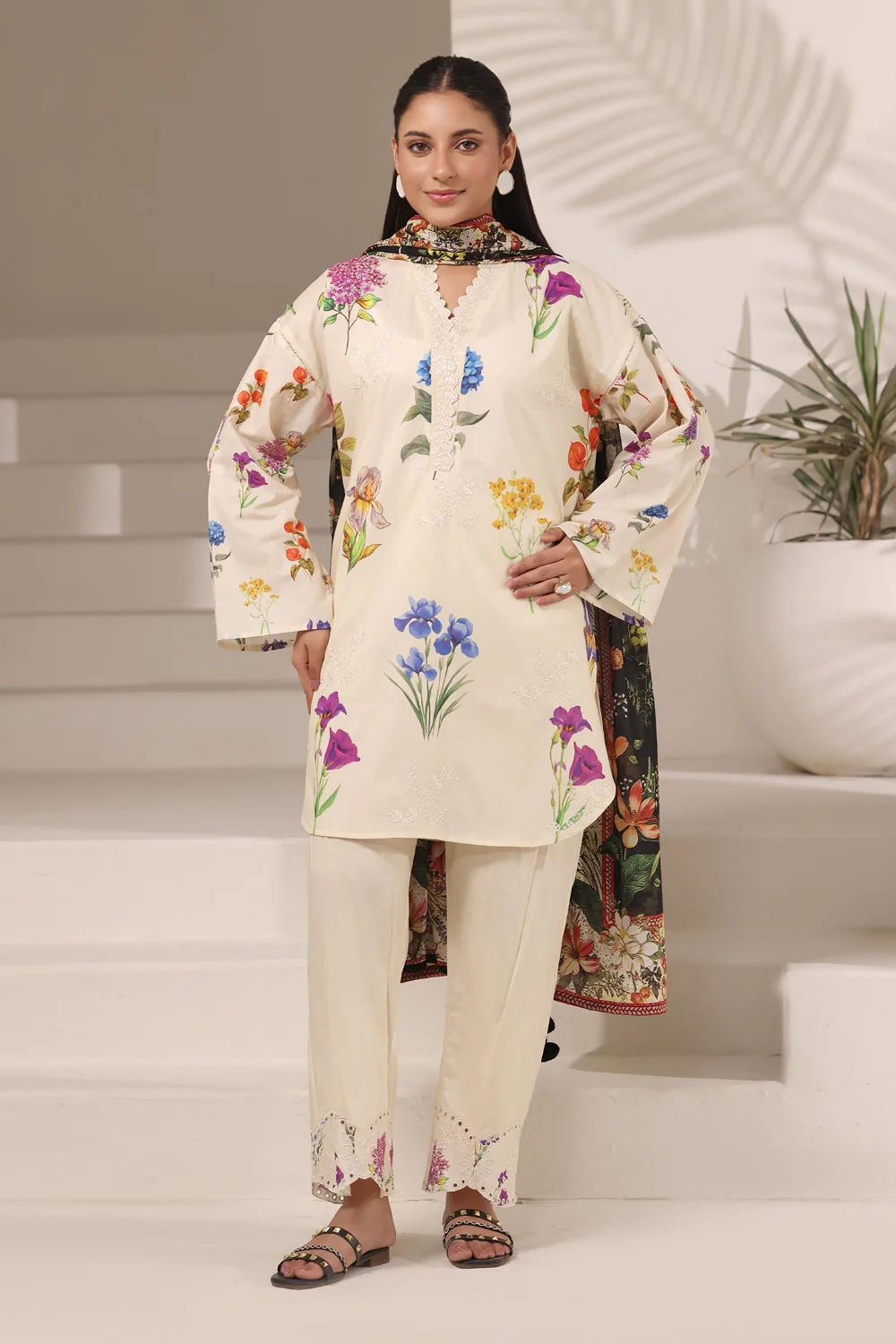 3PC Cambric Printed Suit With Embroidered - Image 3