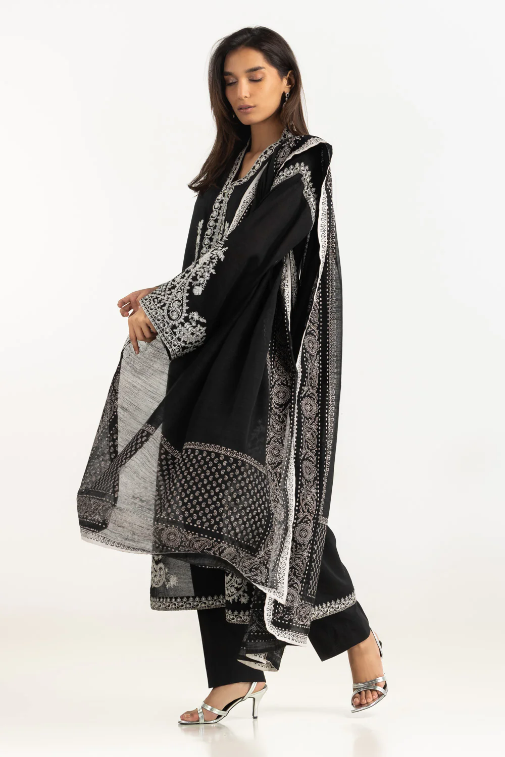 3PC Cotton Net Embroidered Suit - Image 3