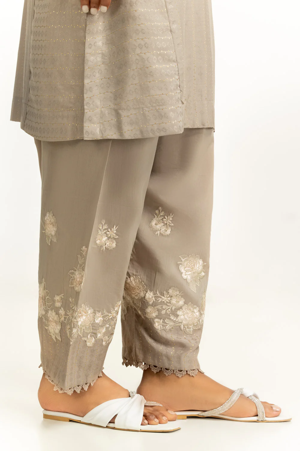 3PC Denier Jacquard Embroidered Suit - Image 6