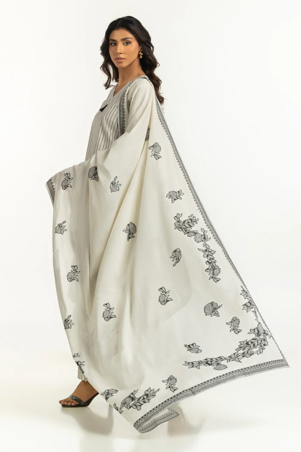 3PC Jacquard Embroidered Suit - Image 5