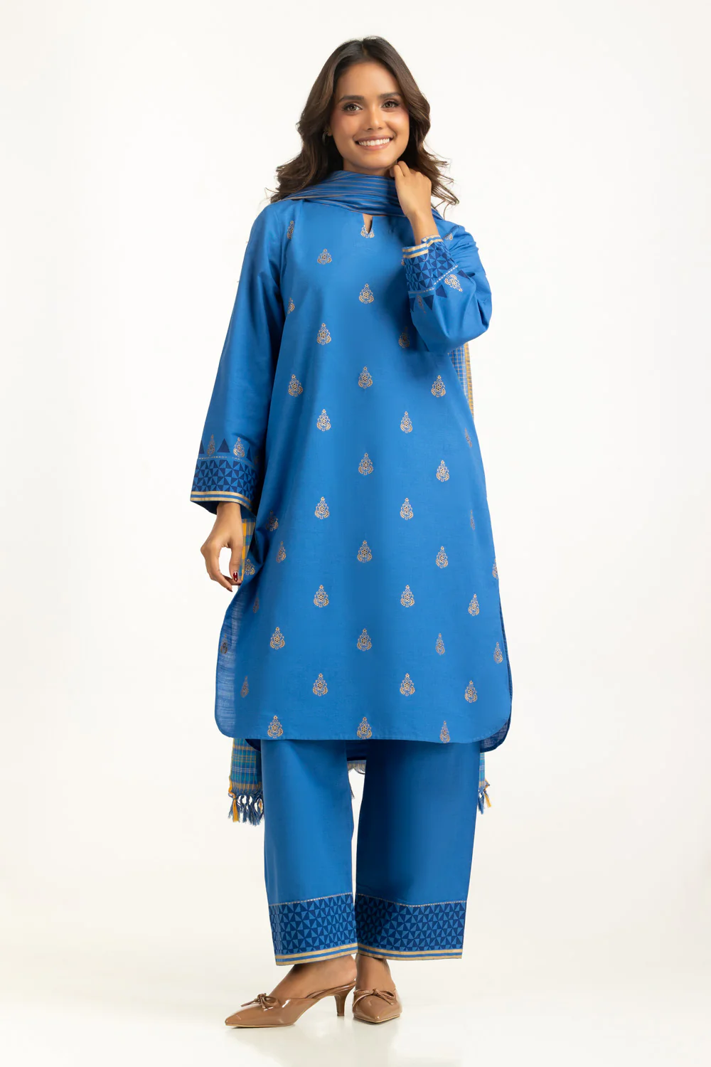 3PC Khaddar Block Printed Suit - Image 3