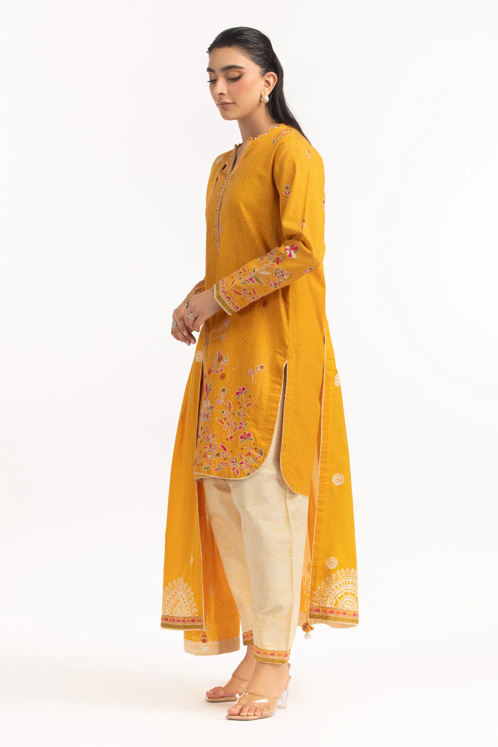 3PC Khaddar Embroidered Suit - Image 4