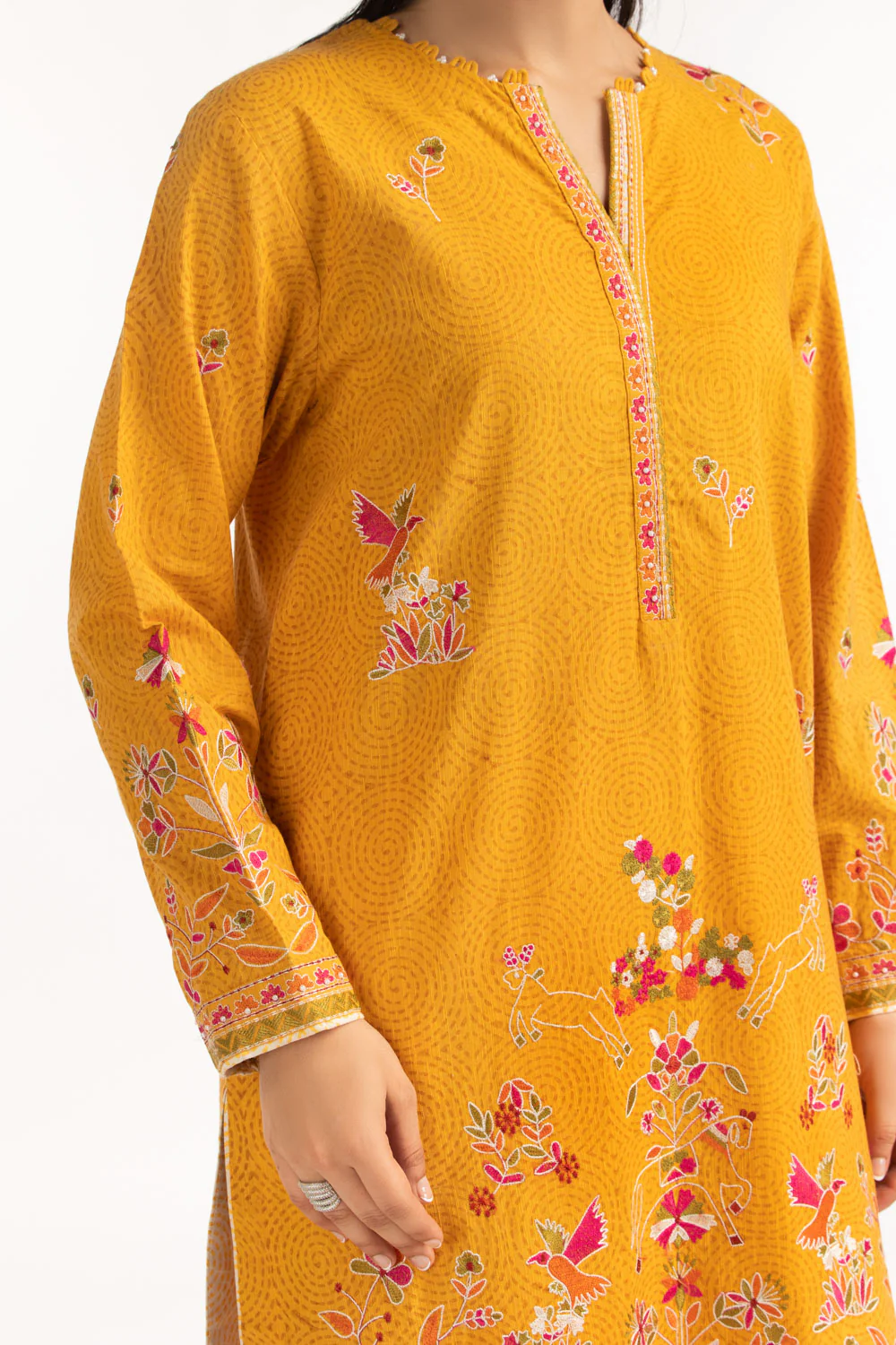 3PC Khaddar Embroidered Suit - Image 5