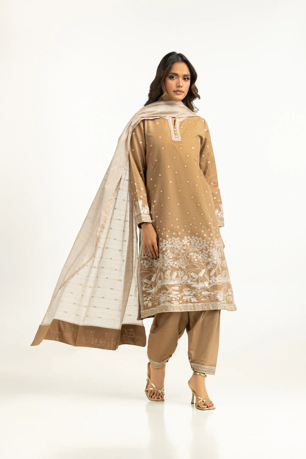 3PC Khaddar Embroidered Suit - Image 3