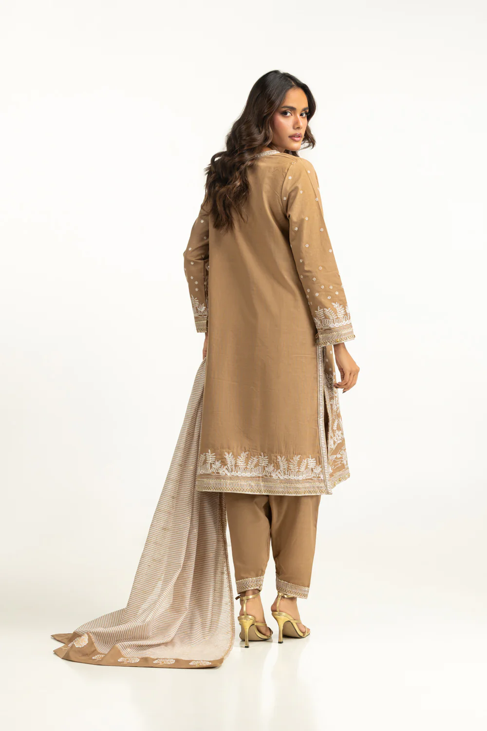 3PC Khaddar Embroidered Suit - Image 6