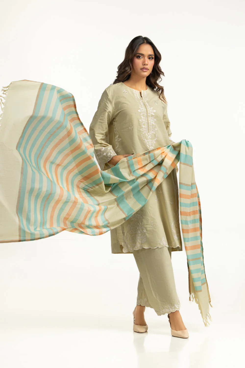 3PC Khaddar Embroidered Suit - Image 6