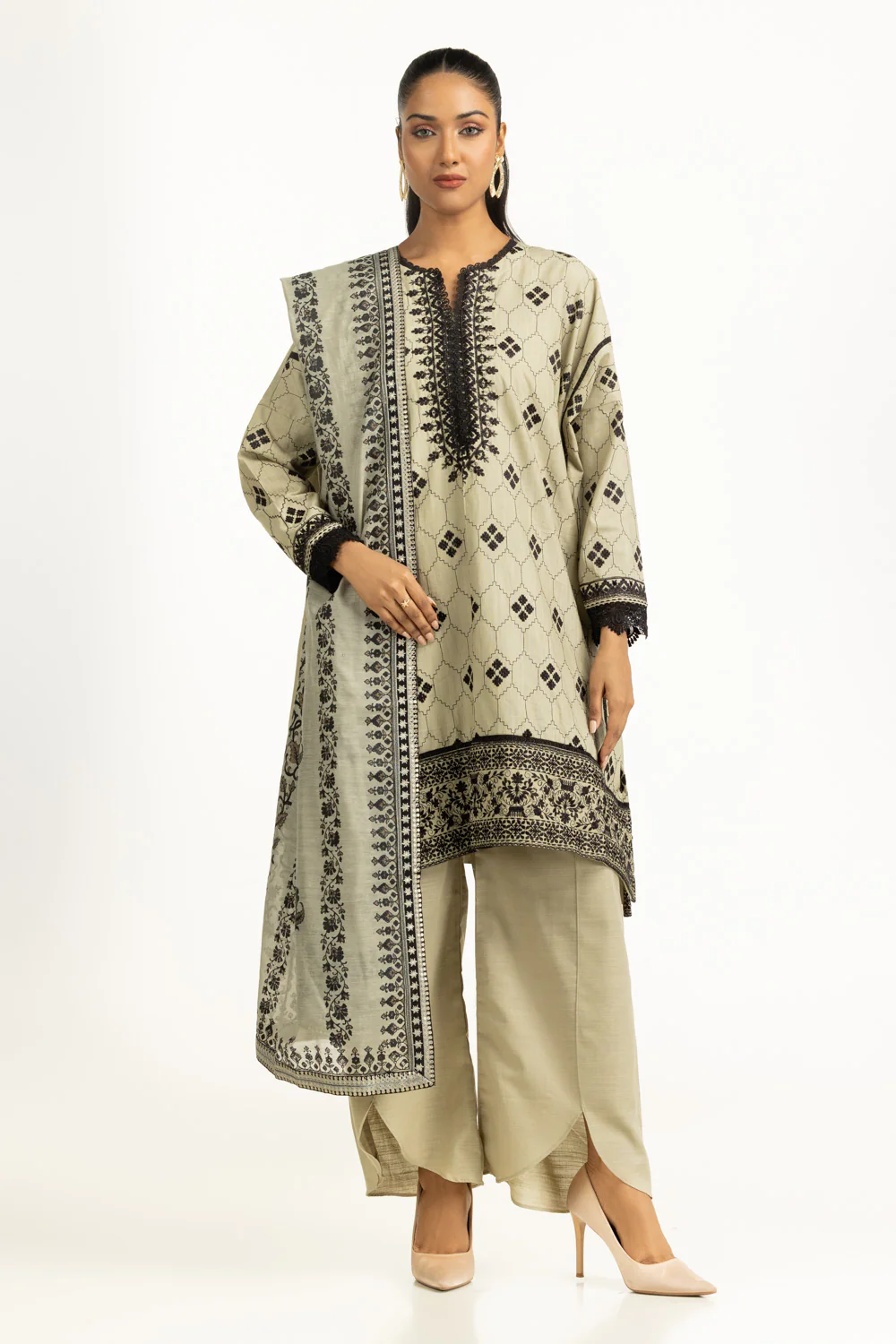 3PC Khaddar Embroidered Suit