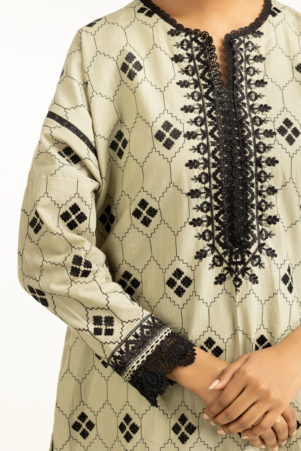 3PC Khaddar Embroidered Suit - Image 2