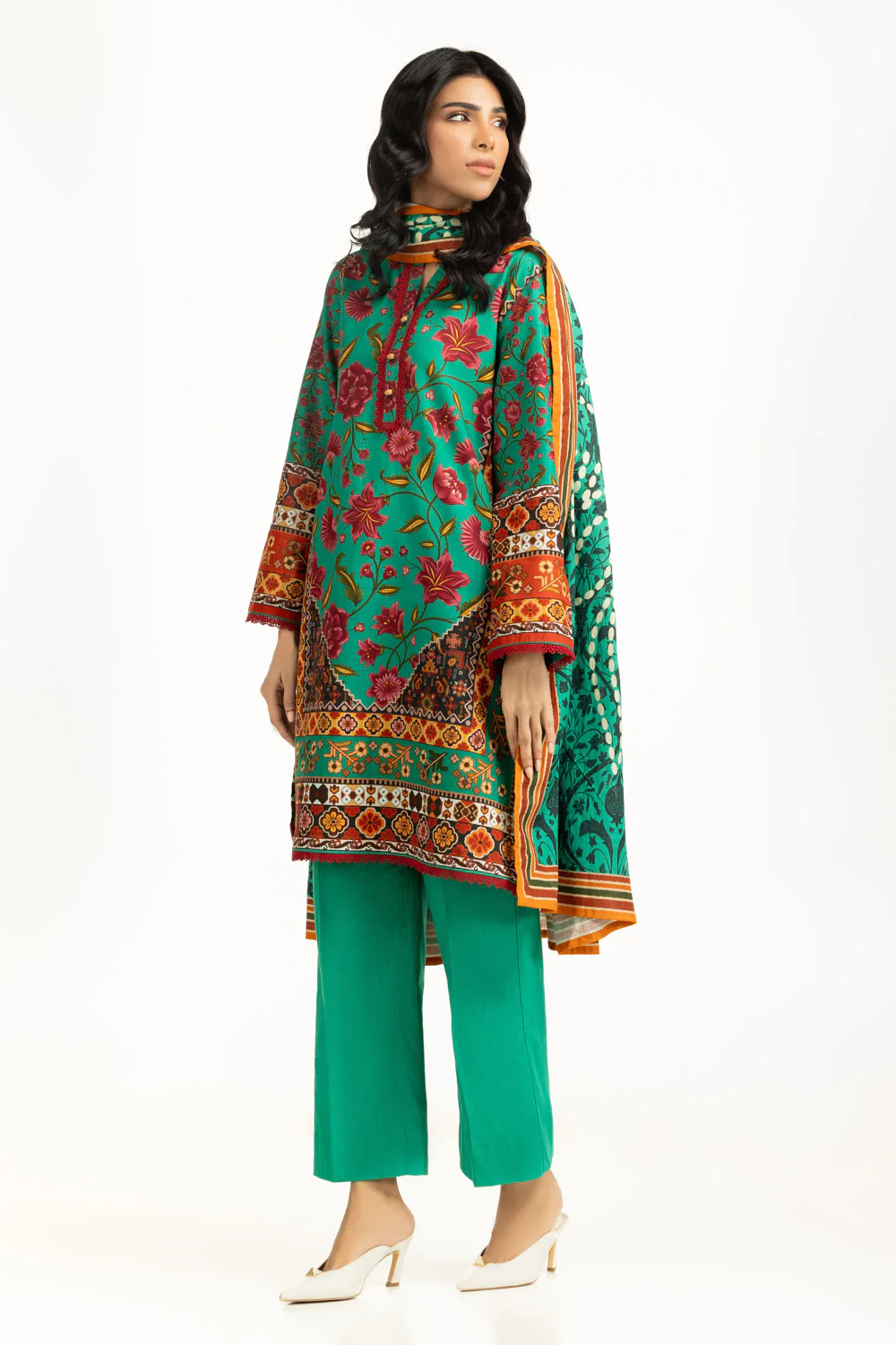 3PC Khaddar Printed Suit - Image 3