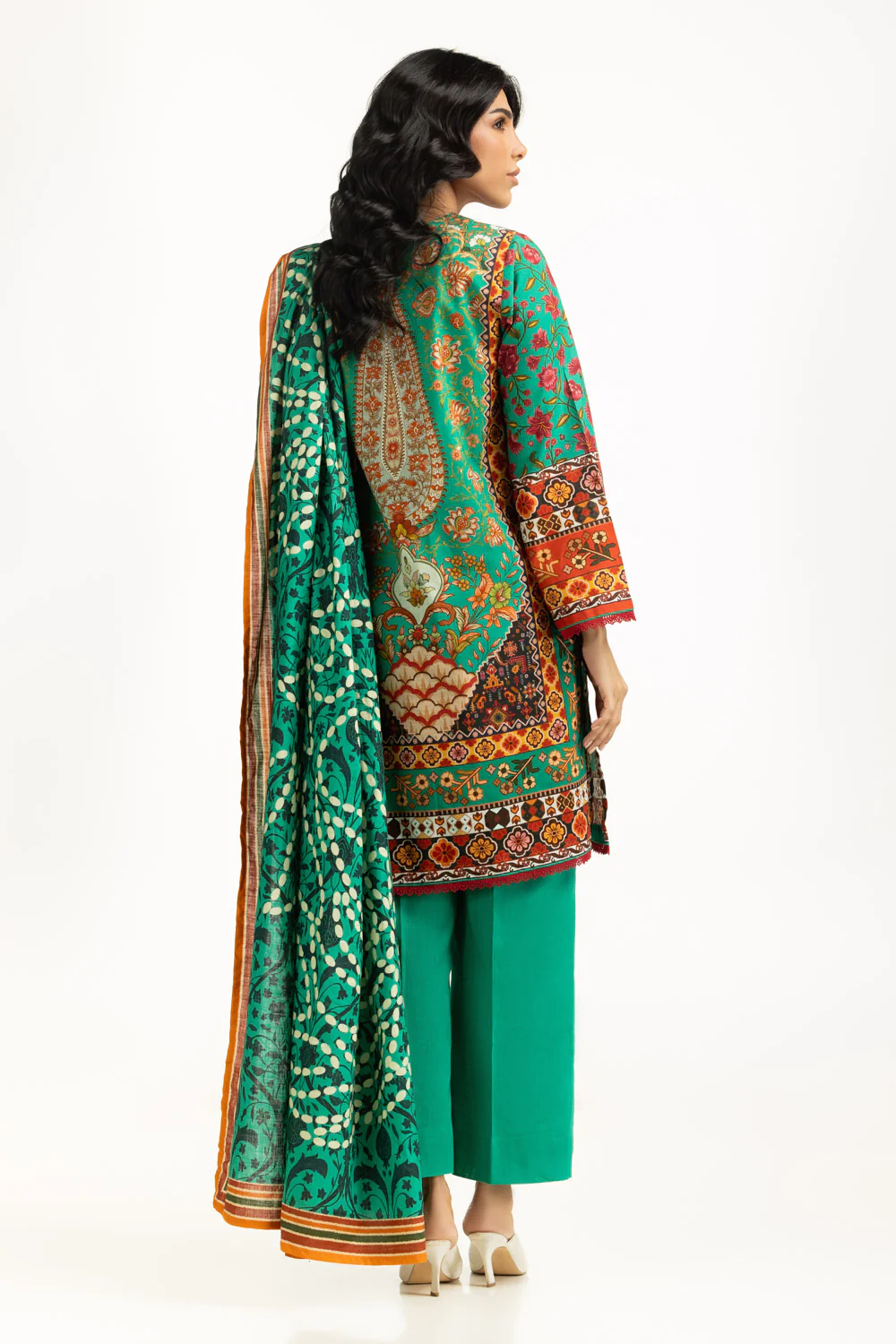3PC Khaddar Printed Suit - Image 5