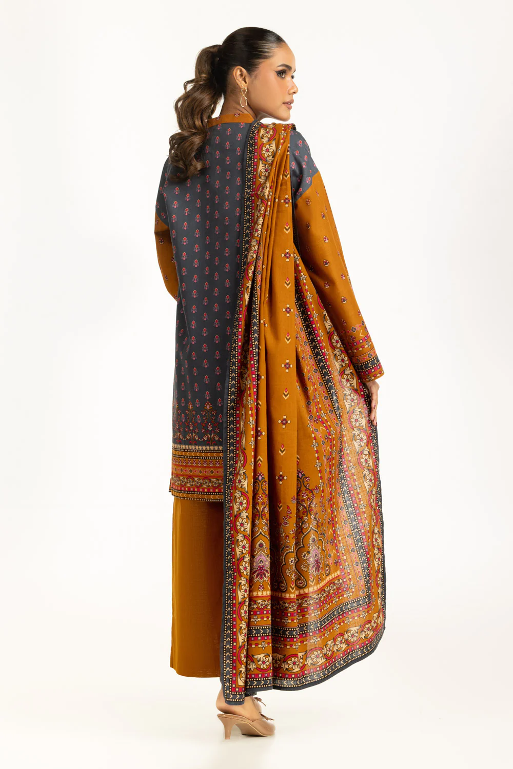 3PC Khaddar Printed Suit - Image 5