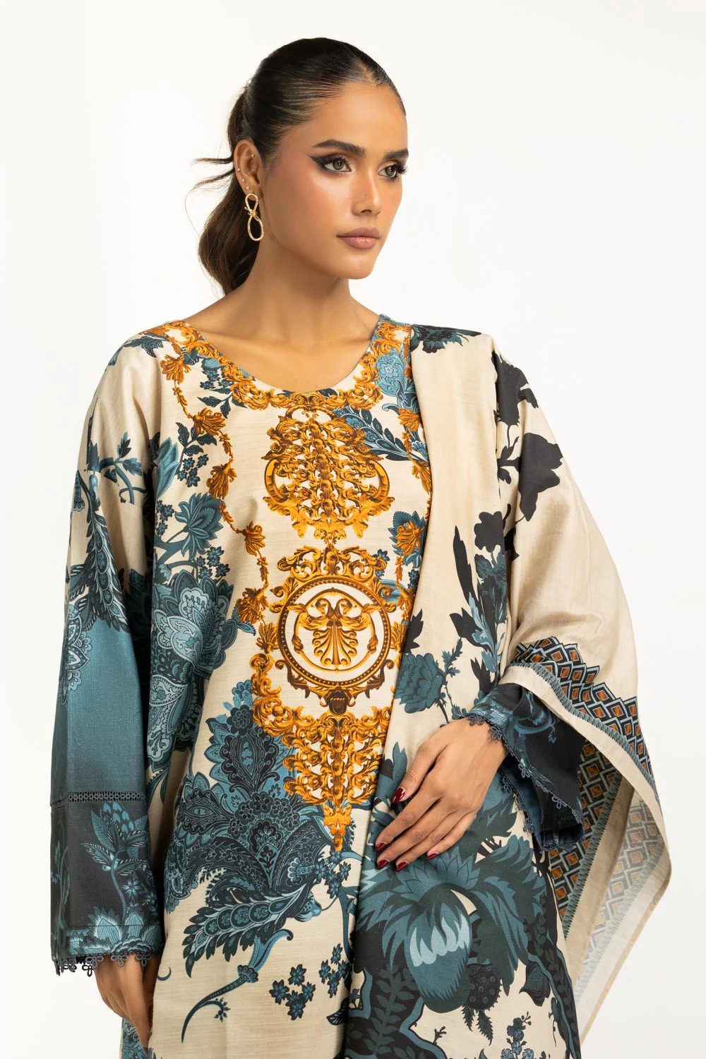 3PC Khaddar Printed Suit - Image 3