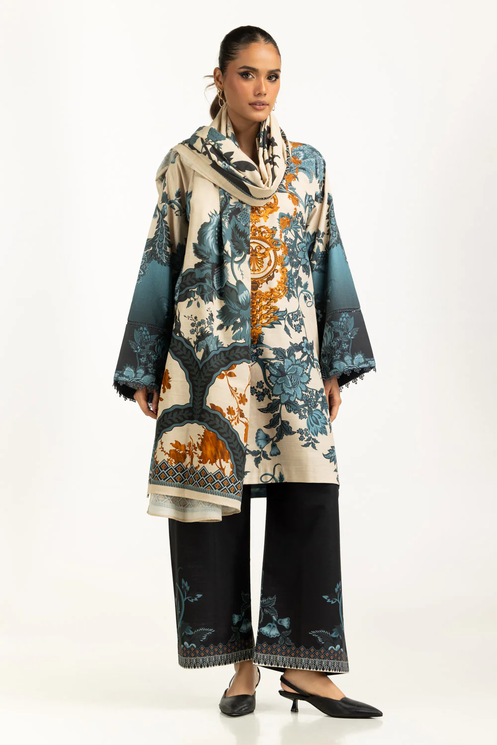 3PC Khaddar Printed Suit - Image 4