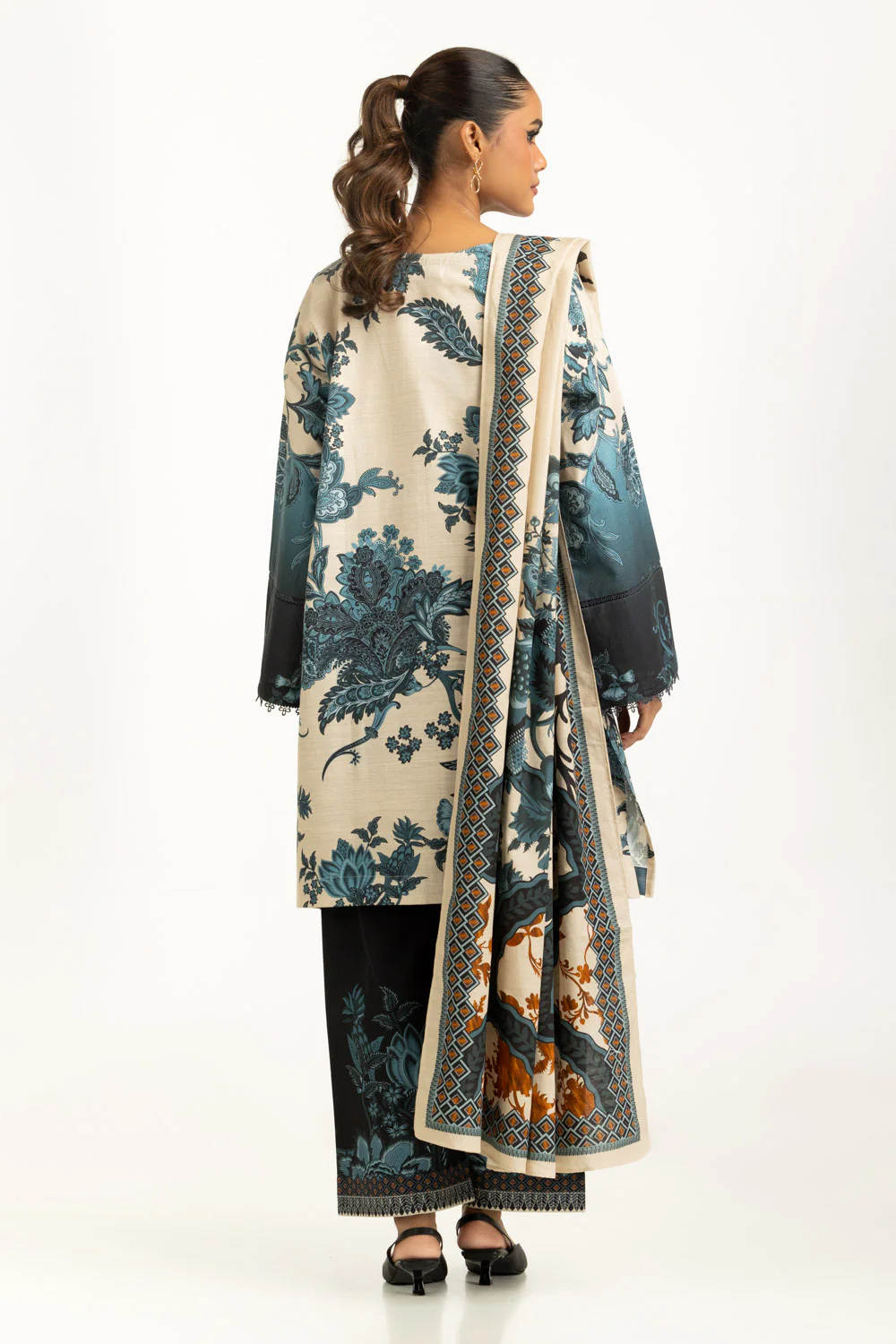 3PC Khaddar Printed Suit - Image 5