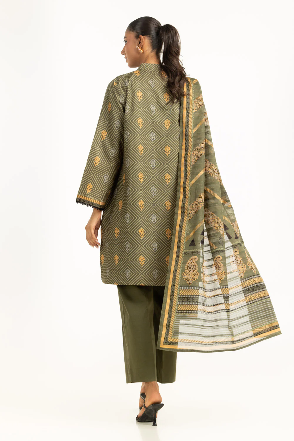 3PC Khaddar Printed Suit - Image 5