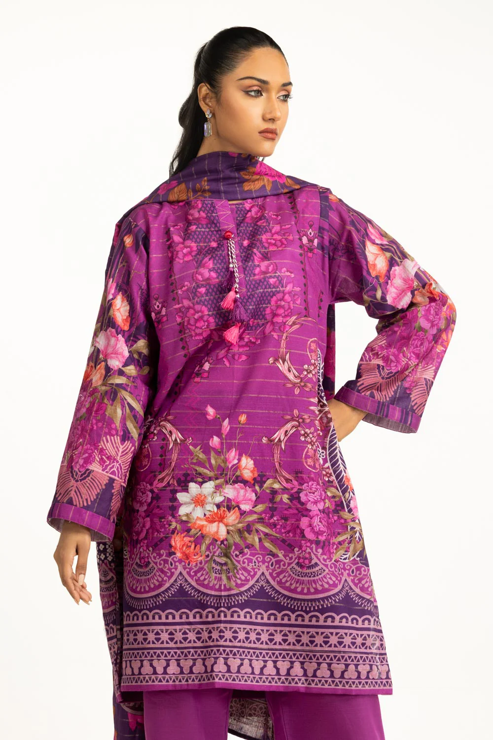 3PC Khaddar Printed Suit - Image 4