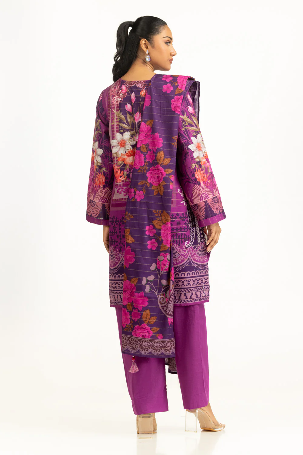 3PC Khaddar Printed Suit - Image 6