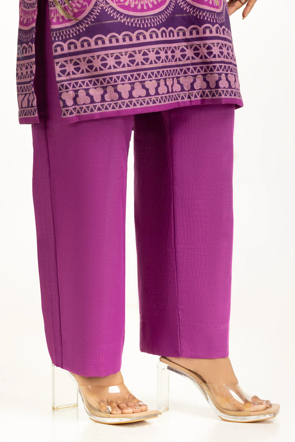 3PC Khaddar Printed Suit - Image 7