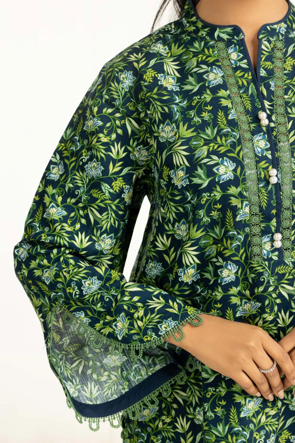 3PC Khaddar Printed Suit - Image 2