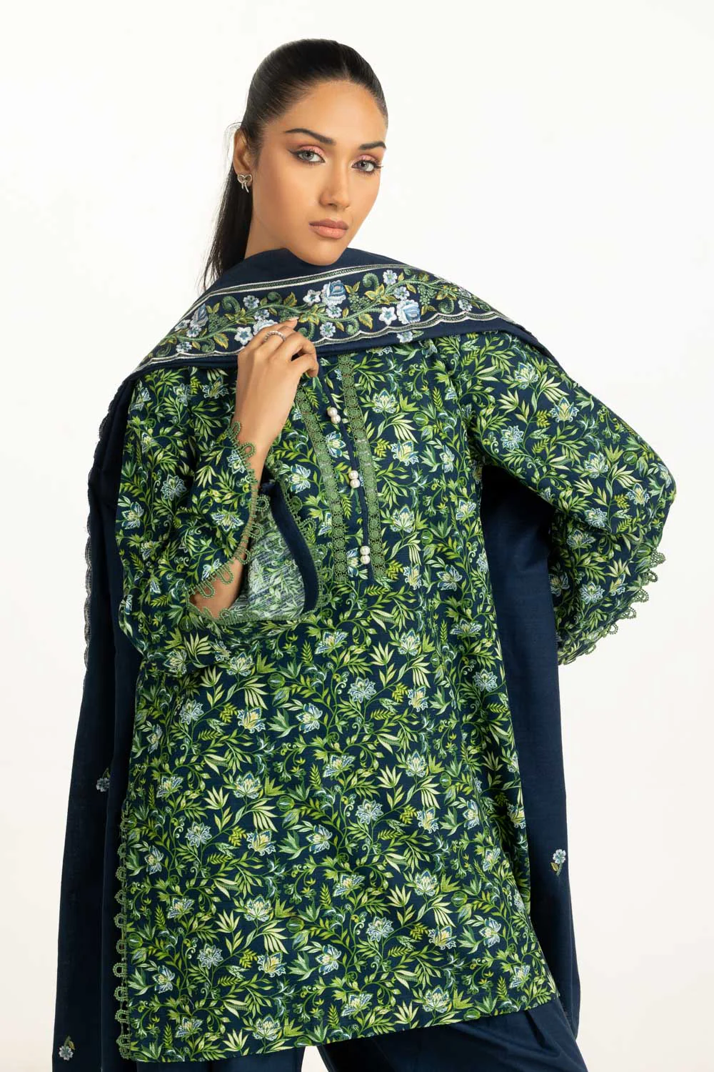 3PC Khaddar Printed Suit - Image 4