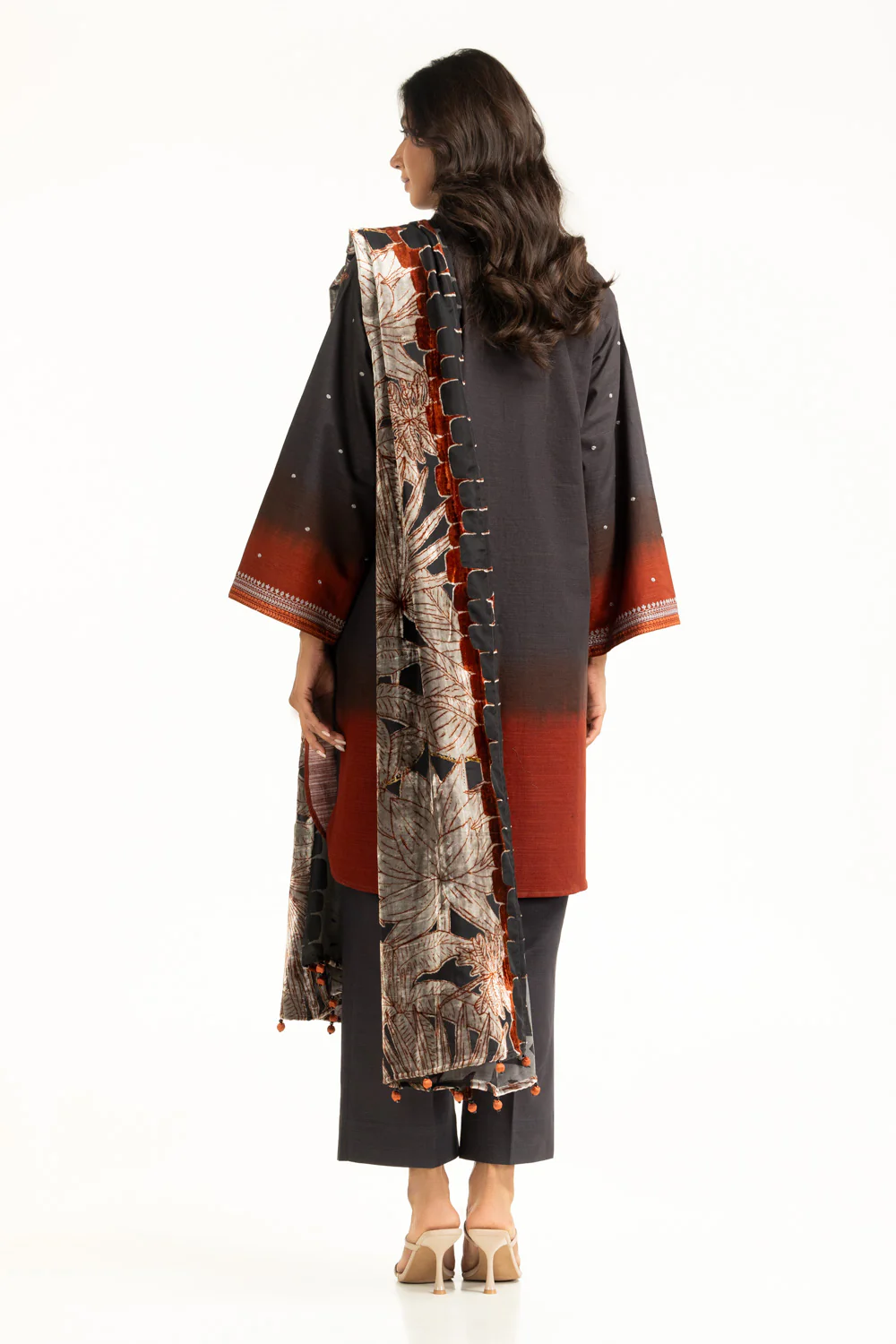 3PC Khaddar Printed Suit with Embroidered - Image 5