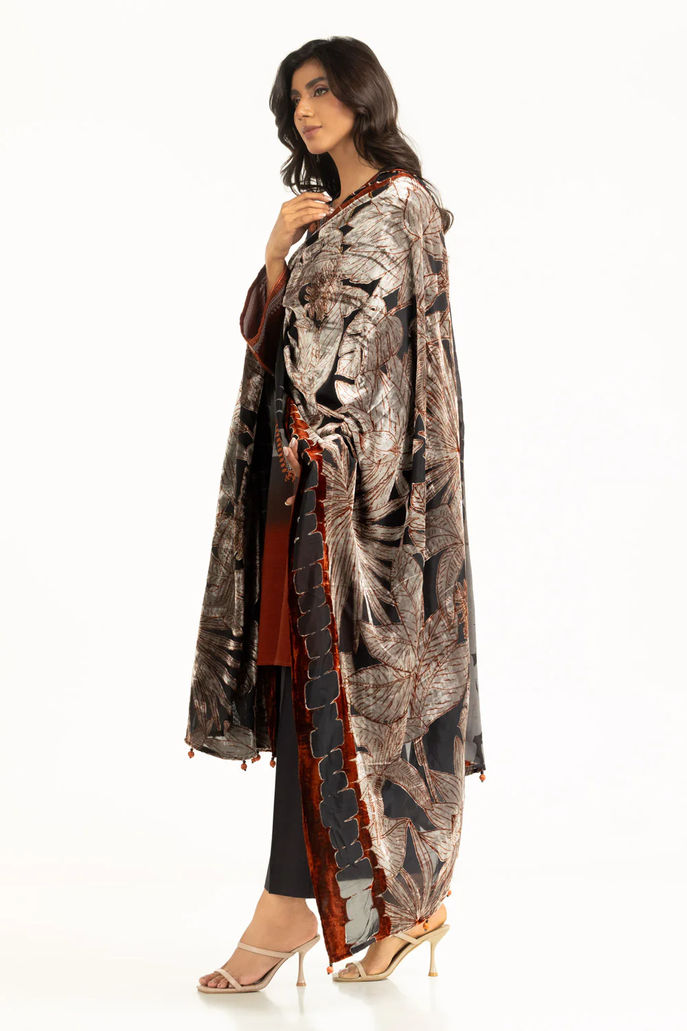 3PC Khaddar Printed Suit with Embroidered - Image 7