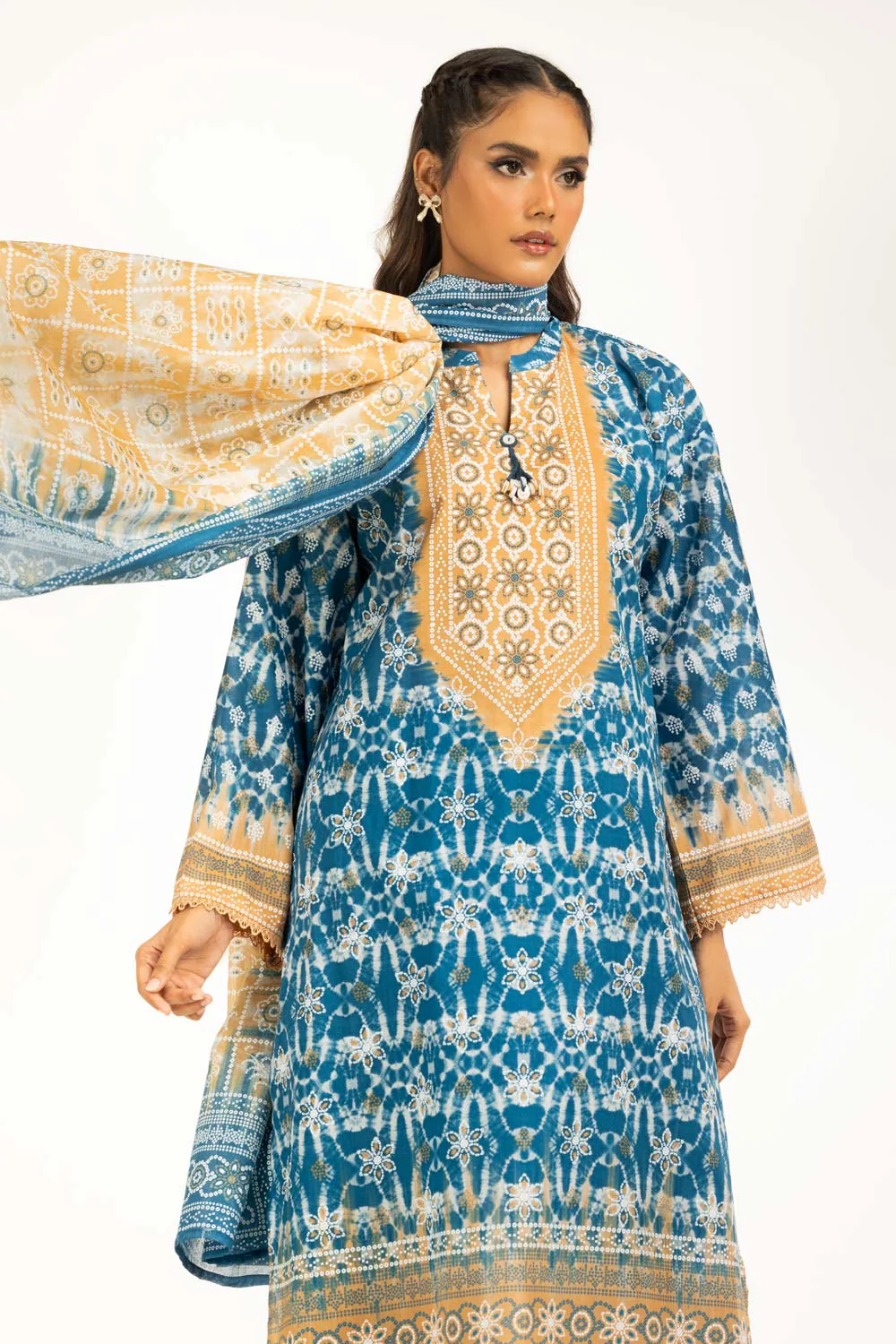 3PC Lacquer Printed Lawn Suit - Image 3