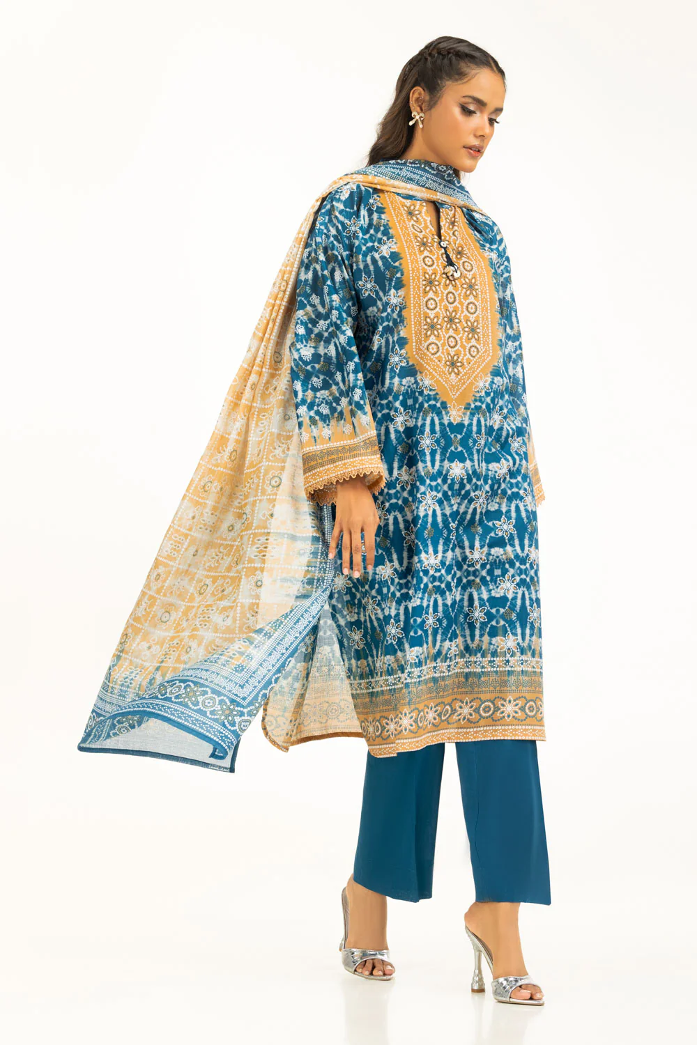3PC Lacquer Printed Lawn Suit - Image 4